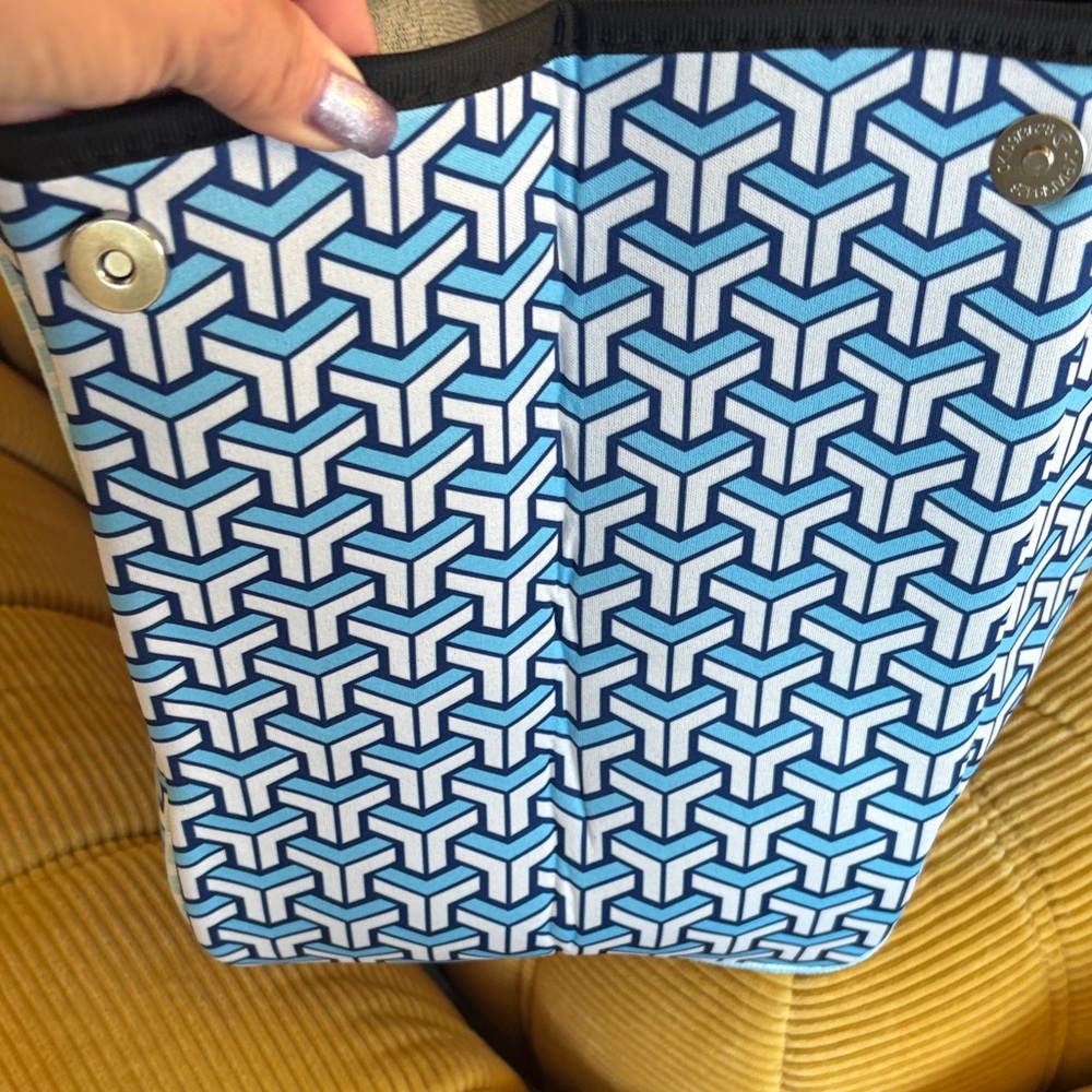 Fun Handbag! - Picture 3 of 4